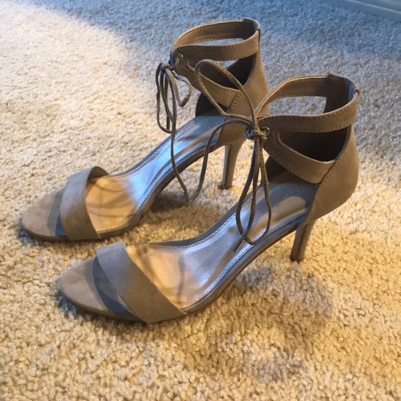 Gray heels - Picture 2 of 4